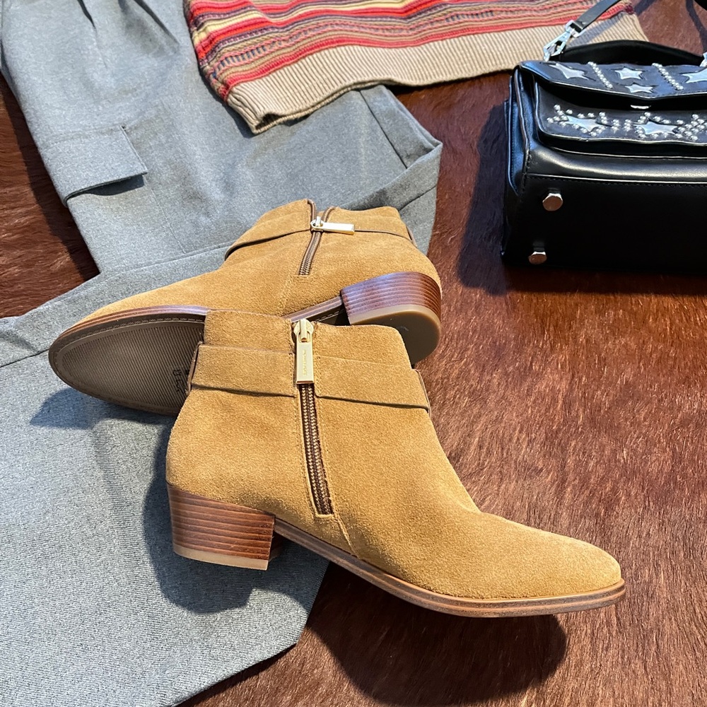New MICHAEL Michael Kors Harland Ankle Booties, Praline, Size 6 - Picture 1 of 8